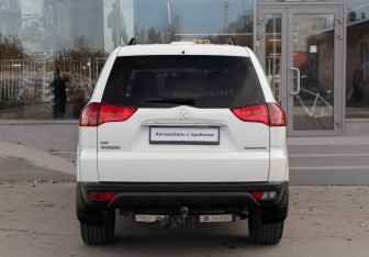 Подержанный автомобиль Mitsubishi Pajero Sport 2011 года (6 фото)