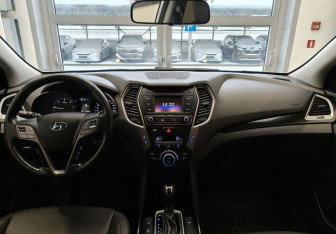 Подержанный автомобиль Hyundai Santa Fe 2017 года (9 фото)