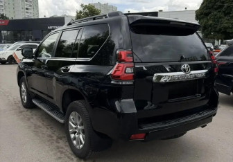 Подержанный автомобиль Toyota Land Cruiser Prado 2019 года (3 фото)