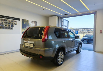 Подержанный автомобиль Nissan X-Trail 2011 года (4 фото)
