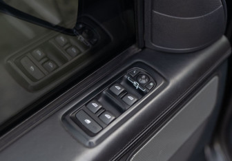 Подержанный автомобиль Land Rover Range Rover Sport 2009 года (25 фото)