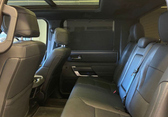 Подержанный автомобиль Toyota Tundra 2022 года (17 фото)