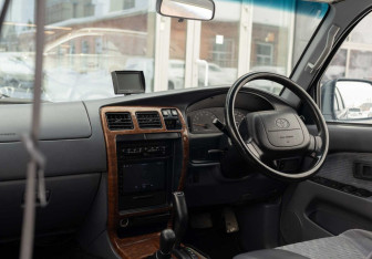 Подержанный автомобиль Toyota Hilux Surf 1996 года (10 фото)