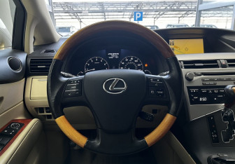 Подержанный автомобиль Lexus RX 2009 года (11 фото)