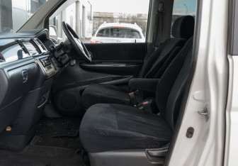 Подержанный автомобиль Honda Stepwgn 2003 года (18 фото)