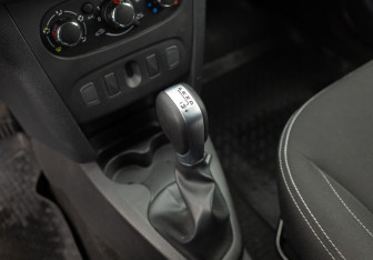 Подержанный автомобиль Renault Sandero 2022 года (15 фото)