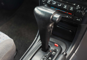 Подержанный автомобиль Nissan Wingroad 2000 года (13 фото)