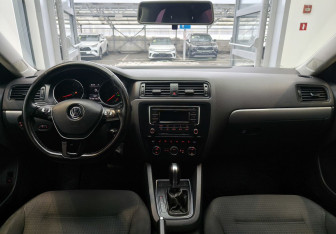 Подержанный автомобиль Volkswagen Jetta Sedan 2016 года (8 фото)