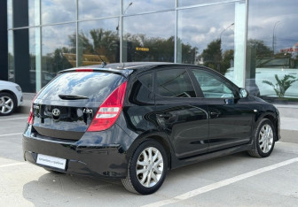 Подержанный автомобиль Hyundai i30 Hatchback 2011 года (5 фото)