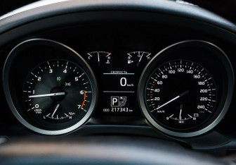 Подержанный автомобиль Toyota Land Cruiser Suv 2012 года (23 фото)