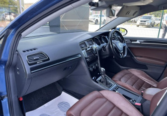 Подержанный автомобиль Volkswagen Golf Hatchback 2013 года (10 фото)