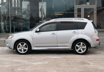 Подержанный автомобиль Mitsubishi Outlander 2008 года (8 фото)