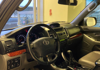 Подержанный автомобиль Toyota Land Cruiser Prado 2006 года (13 фото)