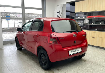 Подержанный автомобиль Toyota Yaris Hatchback 2008 года (6 фото)