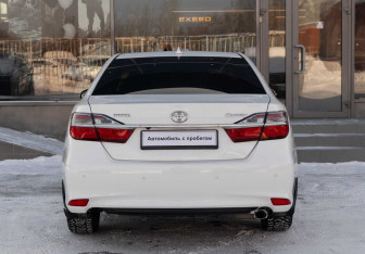 Подержанный автомобиль Toyota Camry Sedan 2016 года (6 фото)
