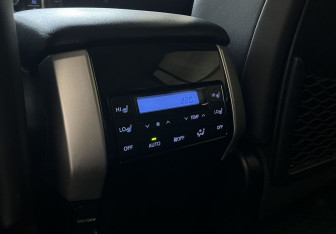 Подержанный автомобиль Toyota Land Cruiser Prado 2019 года (13 фото)