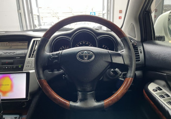 Подержанный автомобиль Toyota Harrier 2003 года (9 фото)