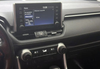 Подержанный автомобиль Toyota RAV4 2011 года (11 фото)
