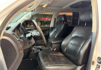 Подержанный автомобиль Toyota Land Cruiser Suv 2011 года (10 фото)