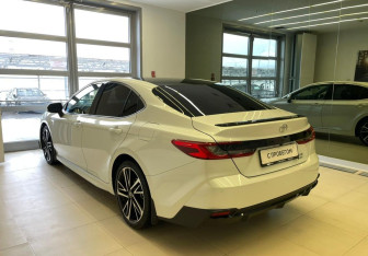 Подержанный автомобиль Toyota Camry Sedan 2024 года (6 фото)