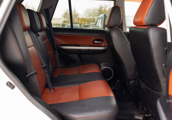 Подержанный автомобиль Suzuki Grand Vitara 2013 года (18 фото)