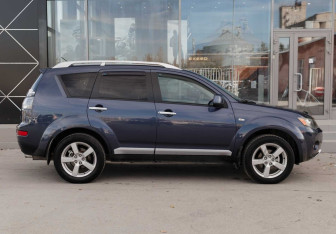 Подержанный автомобиль Mitsubishi Outlander 2008 года (4 фото)