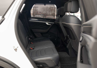 Подержанный автомобиль Volkswagen Touareg 2021 года (27 фото)