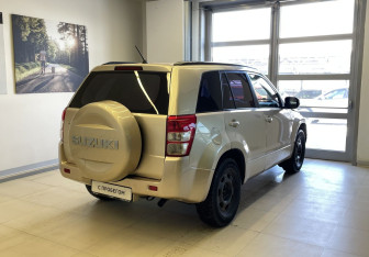 Подержанный автомобиль Suzuki Grand Vitara 2010 года (4 фото)