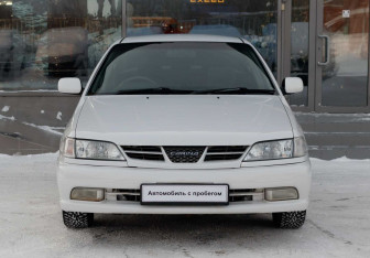 Подержанный автомобиль Toyota Carina Sedan 2001 года (2 фото)