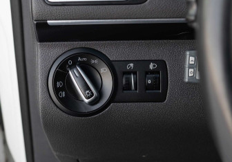 Подержанный автомобиль Volkswagen Touran 2011 года (17 фото)