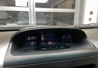 Подержанный автомобиль Toyota Land Cruiser Prado 2005 года (11 фото)