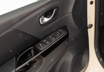 Подержанный автомобиль Renault Kaptur 2020 года (18 фото)