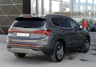 Подержанный автомобиль Hyundai Santa Fe 2021 года (5 фото)