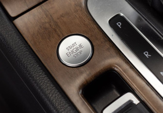 Подержанный автомобиль Volkswagen Touareg 2015 года (16 фото)