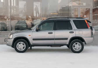 Подержанный автомобиль Honda CR-V 2000 года (8 фото)