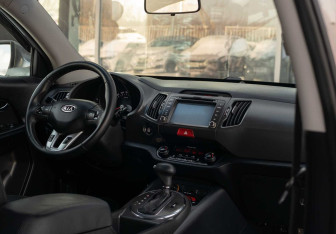 Подержанный автомобиль Kia Sportage 2011 года (10 фото)