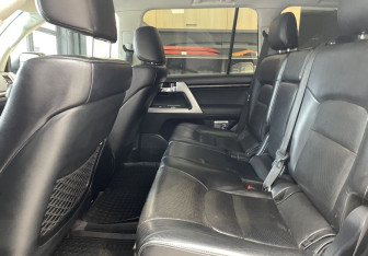 Подержанный автомобиль Toyota Land Cruiser Suv 2013 года (11 фото)