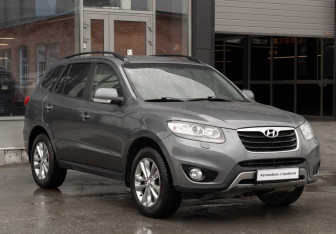 Подержанный автомобиль Hyundai Santa Fe 2012 года (3 фото)