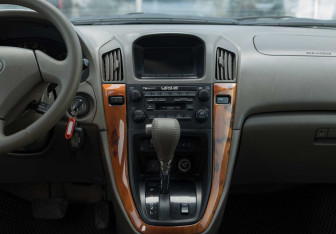 Подержанный автомобиль Lexus RX 2000 года (13 фото)