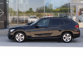 Подержанный автомобиль BMW X1 2013 года (8 фото)