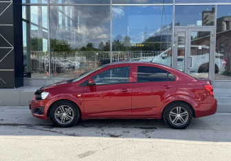 Подержанный автомобиль Chevrolet Aveo Sedan 2012 года (4 фото)