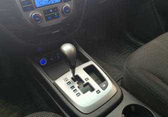 Подержанный автомобиль Hyundai Santa Fe 2012 года (11 фото)