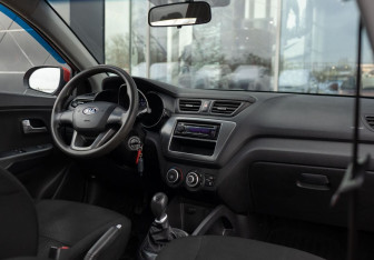 Подержанный автомобиль Kia Rio Sedan 2012 года (10 фото)