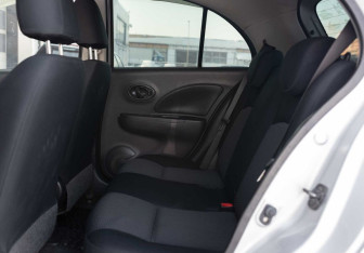 Подержанный автомобиль Nissan March Hatchback 2012 года (16 фото)