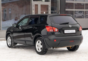 Подержанный автомобиль Nissan Qashqai 2007 года (7 фото)