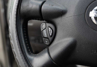 Подержанный автомобиль Nissan X-Trail 2005 года (12 фото)