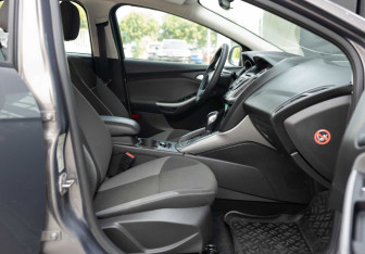 Подержанный автомобиль Ford Focus Wagon 2012 года (19 фото)