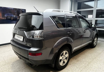 Подержанный автомобиль Mitsubishi Outlander 2007 года (5 фото)