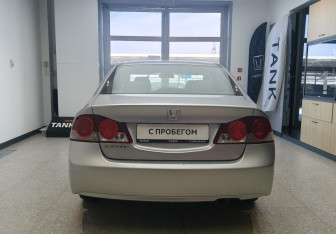 Подержанный автомобиль Honda Civic Sedan 2008 года (5 фото)