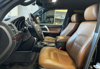 Подержанный автомобиль Toyota Land Cruiser Suv 2014 года (8 фото)